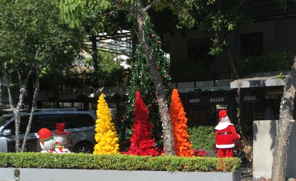 hideous-christmas-dec